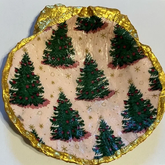 Handcrafted Shell Dish Christmas Trees Decoupage - Picture 1 of 3